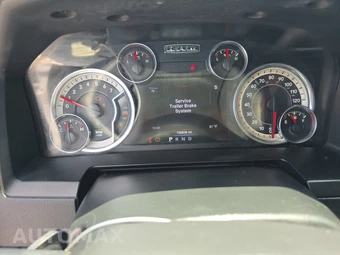 2016 Ram 1500 Laramie Crew Cab Medium Bed – miniatura 12
