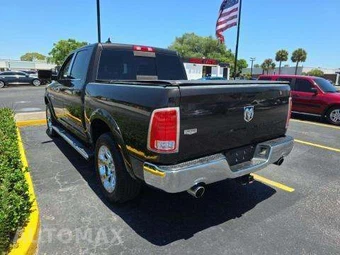 2016 Ram 1500 Laramie Crew Cab Short Bed - miniatura 2
