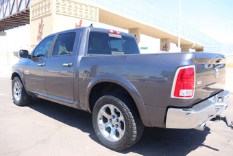 2016 Ram 1500 Laramie Crew Cab Short Bed - miniatura 4