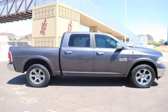 2016 Ram 1500 Laramie Crew Cab Short Bed - miniatura 7