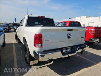 2016 Ram 1500 Laramie Crew Cab Short Bed - miniatura 2