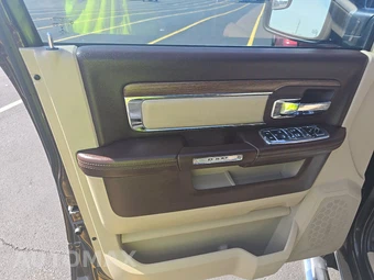 2016 Ram 1500 Laramie Crew Cab Short Bed - miniatura 9
