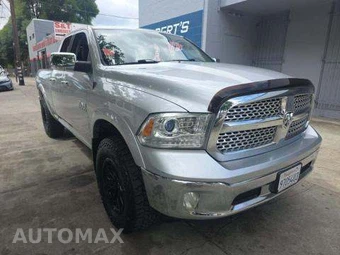 2016 Ram 1500 Laramie Extended Cab Medium Bed – miniatura 4