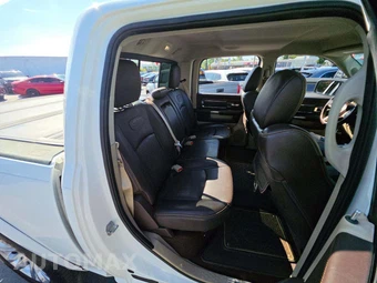 2016 Ram 1500 Laramie Longhorn Crew Cab Short Bed - miniatura 16