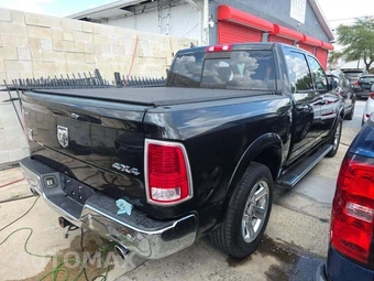 2016 Ram 1500 Laramie Longhorn Crew Cab Short Bed - miniatura 3