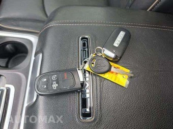2016 Ram 1500 Limited Crew Cab Short Bed - miniatura 8