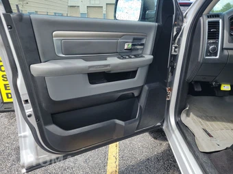2016 Ram 1500 SLT Extended Cab Medium Bed – miniatura 9