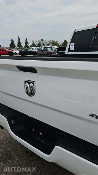 2016 Ram 1500 Sport Crew Cab Short Bed – miniatura 29
