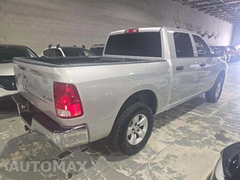 2016 Ram 1500 ST Crew Cab Short Bed - miniatura 3