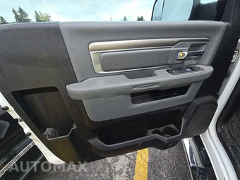 2016 Ram 3500 Cab Chassis Tradesman Regular Cab - miniatura 9
