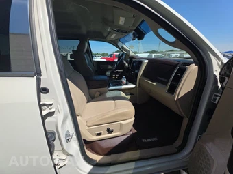 2016 Ram 3500 Laramie Crew Cab Long Bed DRW - miniatura 8