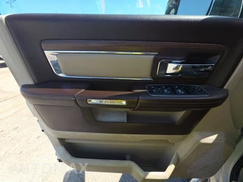 2016 Ram 3500 Laramie Crew Cab Long Bed DRW - miniatura 9