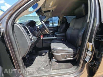 2016 Ram 3500 Laramie Crew Cab Medium Bed - miniatura 3