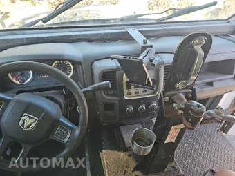 2016 Ram 5500 Cab Chassis Tradesman Regular Cab DRW - miniatura 11