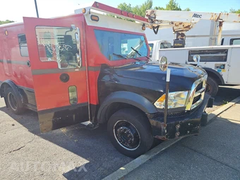 2016 Ram 5500 Cab Chassis Tradesman Regular Cab DRW - miniatura 3