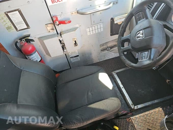 2016 Ram 5500 Cab Chassis Tradesman Regular Cab DRW - miniatura 7