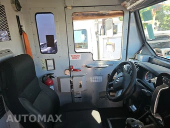 2016 Ram 5500 Cab Chassis Tradesman Regular Cab DRW - miniatura 9