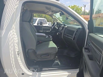 2016 Ram 5500 Cab Chassis Tradesman Regular Cab DRW – miniatura 17