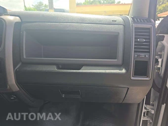 2016 Ram 5500 Cab Chassis Tradesman Regular Cab DRW – miniatura 18