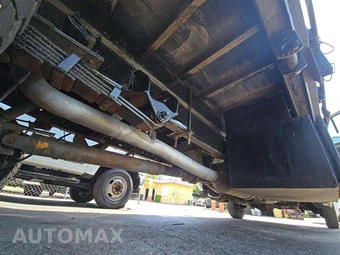 2016 Ram 5500 Cab Chassis Tradesman Regular Cab DRW – miniatura 16