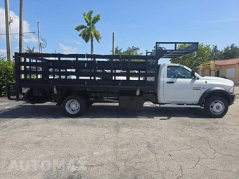 2016 Ram 5500 Cab Chassis Tradesman Regular Cab DRW – miniatura 4