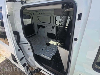 2016 Ram ProMaster City Cargo Van Tradesman SLT 122.4" WB - miniatura 18