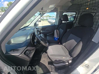 2016 Ram ProMaster City Cargo Van Tradesman SLT 122.4" WB - miniatura 6