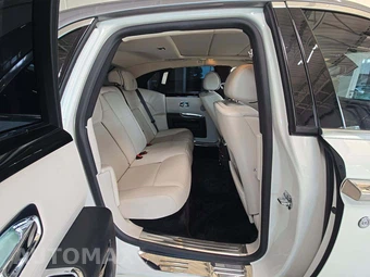 2016 Rolls-Royce Ghost – miniatura 16