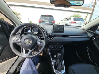 2016 Scion iA – miniatura 11