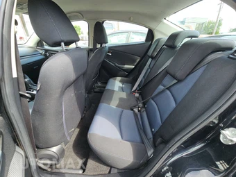2016 Scion iA – miniatura 13