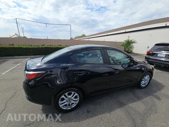 2016 Scion iA – miniatura 4