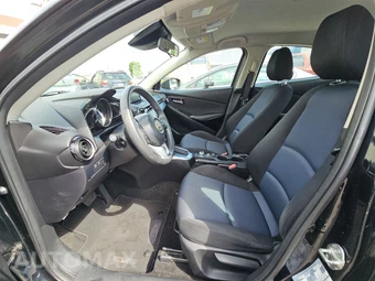 2016 Scion iA – miniatura 7