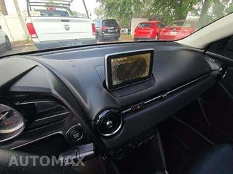 2016 Scion iA – miniatura 10