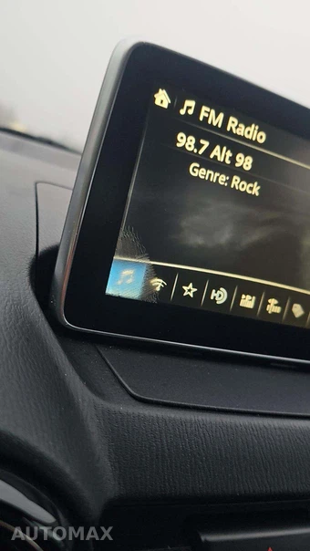 2016 Scion iA – miniatura 19