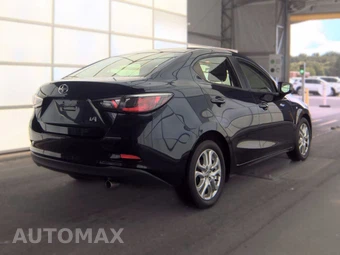 2016 Scion iA – miniatura 4