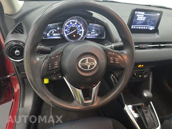 2016 Scion iA – miniatura 10