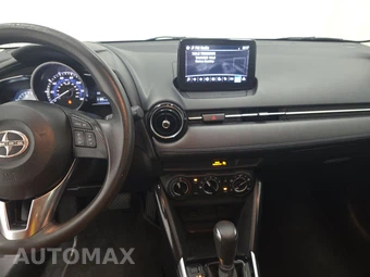 2016 Scion iA – miniatura 11