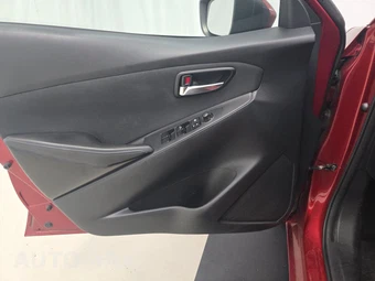 2016 Scion iA – miniatura 9