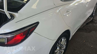 2016 Scion iA - miniatura 23