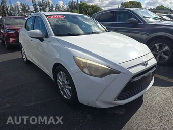 2016 Scion iA - miniatura 3