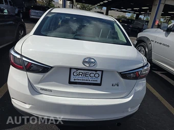 2016 Scion iA - miniatura 5