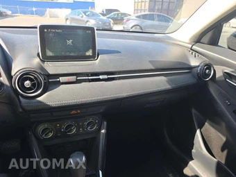 2016 Scion iA – miniatura 7