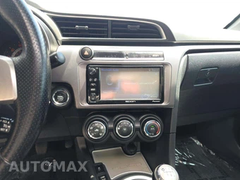 2016 Scion tC – miniatura 10