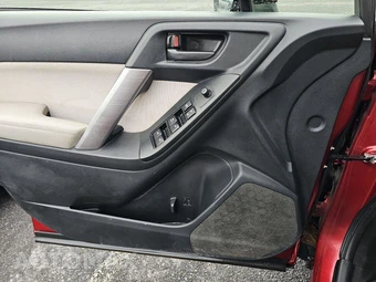 2016 Subaru Forester 2.5i – miniatura 9