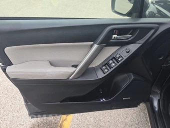 2016 Subaru Forester 2.5i Limited – miniatura 9