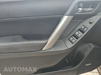 2016 Subaru Forester 2.5i Touring – miniatura 9