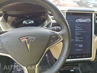 2016 Tesla Model S 70 – miniatura 10