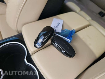 2016 Tesla Model S 70 – miniatura 8