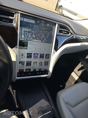 2016 Tesla Model S 70D – miniatura 10