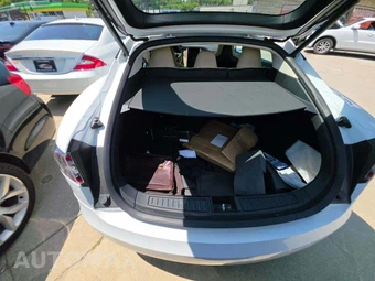 2016 Tesla Model S 75D – miniatura 14
